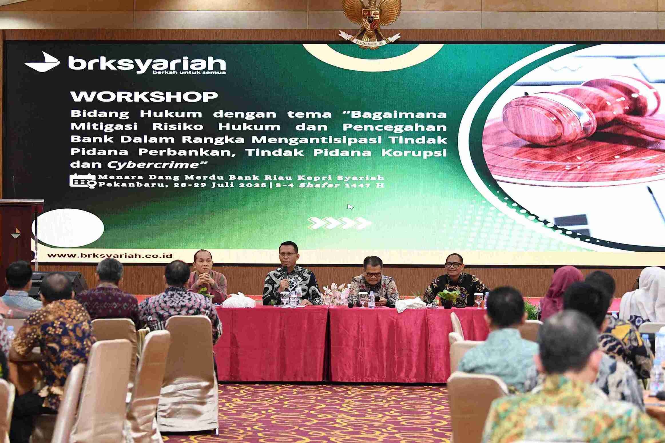 BRK_Syariah_Gelar_Workshop_Hukum,_Mitigasi_Risiko_dan_Pencegahan_Tindak_Pidana_di_Dunia_Perbankan_1_11zon